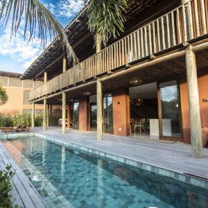 Área externa da Casa Norte Preá com piscina privativa, varanda e arquitetura integrada à natureza